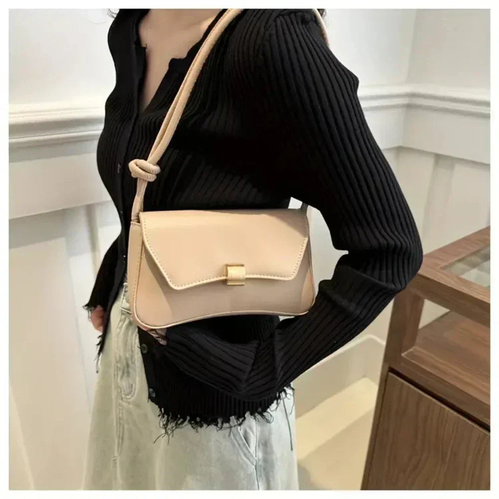 Daphne - Vintage Charm Crossbody Bag