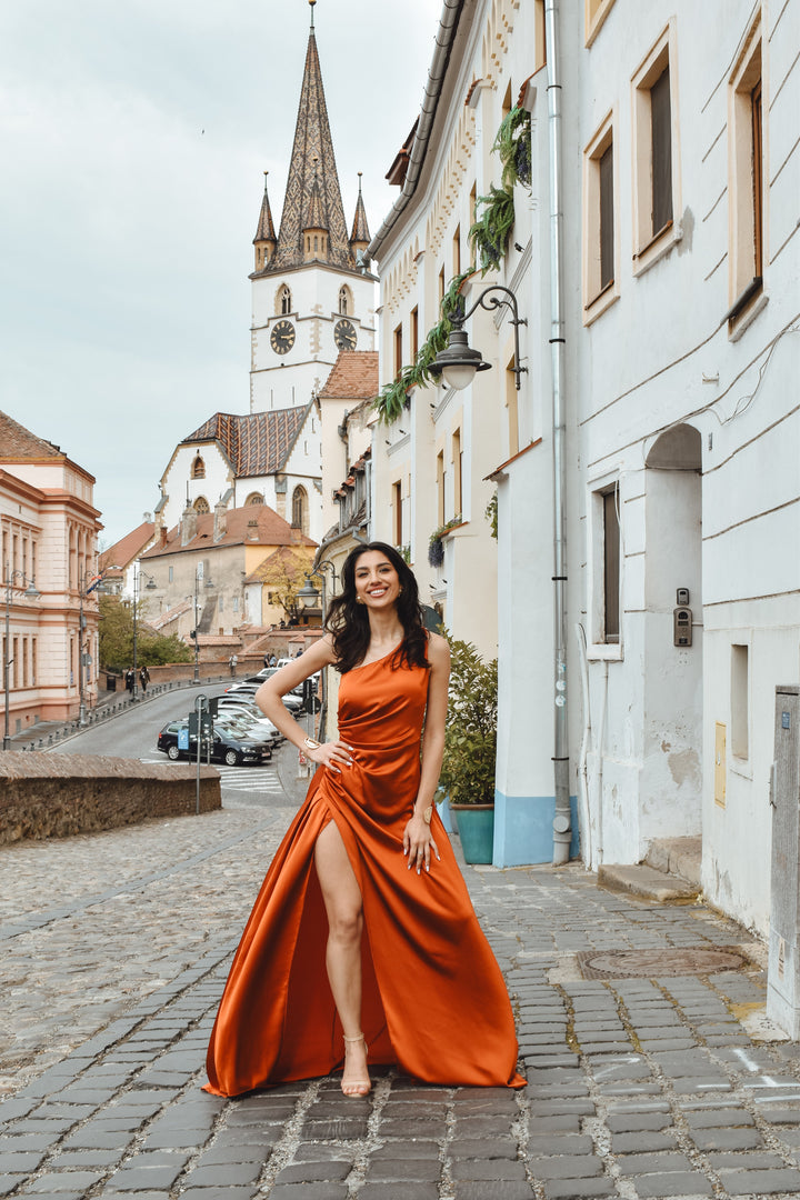Elegant Long Dress in One-Shoulder Satin with Side Slit “Living Silk”