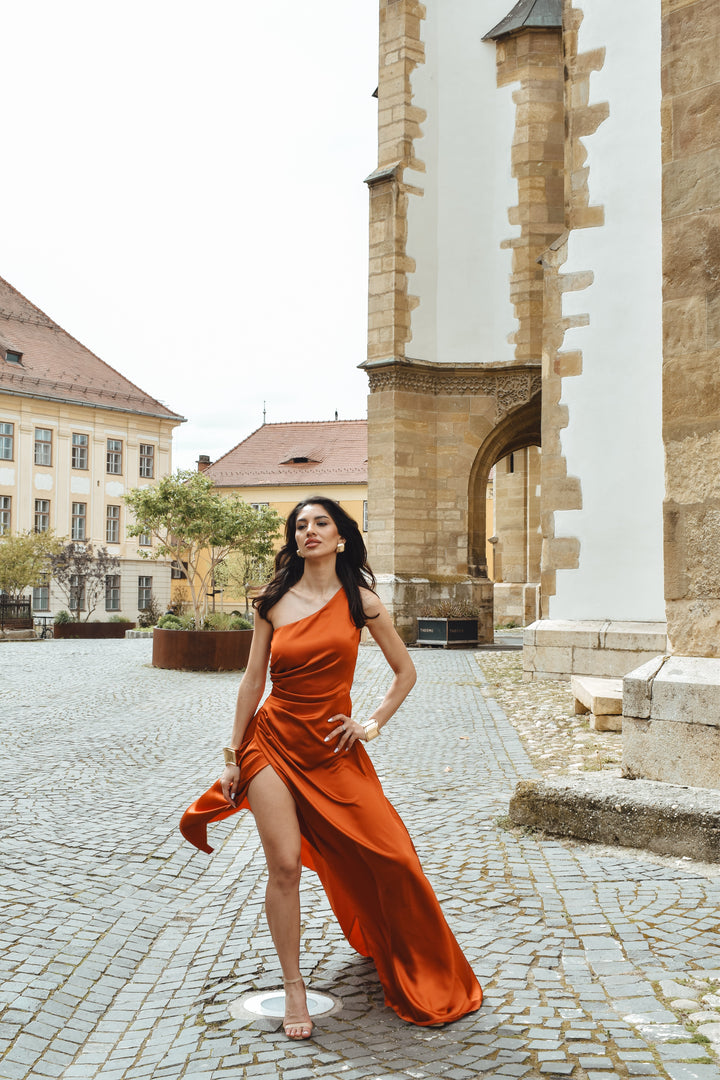 Elegant Long Dress in One-Shoulder Satin with Side Slit “Living Silk”